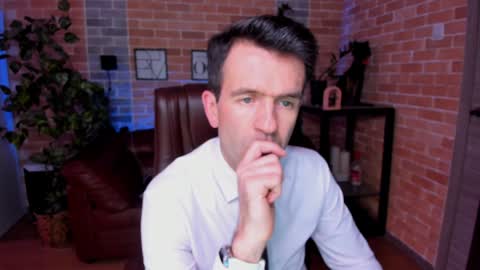 Snapshot of hard_and_juici chatting on 12.18.24 Steve online show from 12.18.24