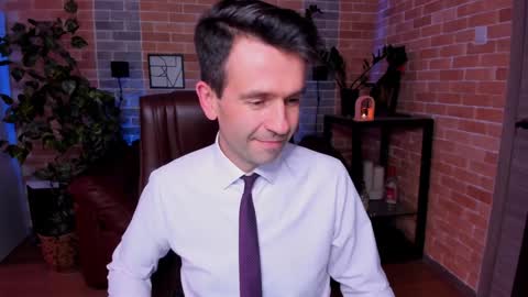 Snapshot of hard_and_juici chatting on 12.18.24 Steve online show from 12.18.24