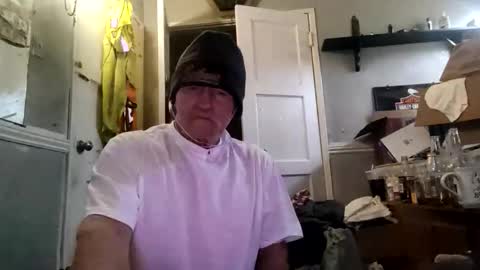 Snapshot of hardalt chatting on 10.27.25 hardalt online show from 10.27.25