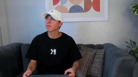 Snapshot of harry_klein chatting on 09.26.25 H K online show from 09.26.25