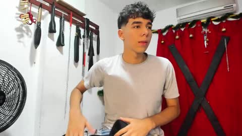 Snapshot of harry_latinboy chatting on 12.08.24 Harry online show from 12.08.24