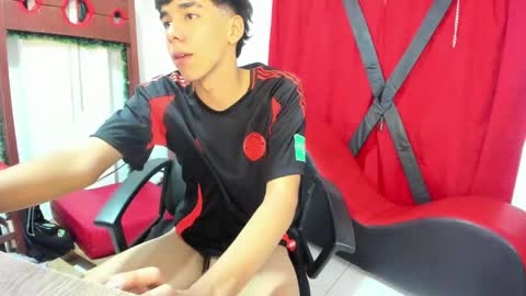 Snapshot of harry_latinboy chatting on 12.16.24 Harry online show from 12.16.24