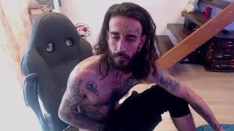Snapshot of harry_reems_ chatting on 01.10.25 OMAR online show from 01.10.25