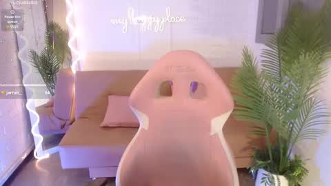 Snapshot of haruu_tay chatting on 03.12.25 Haru online show from 03.12.25