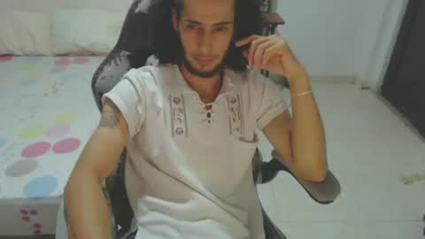 Snapshot of hasani_savala chatting on 10.19.25 Hasani online show from 10.19.25