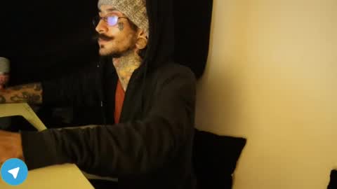 Snapshot of hatsumotokyoto chatting on 01.24.25 More content 2 online show from 01.24.25