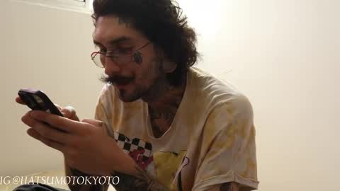 Snapshot of hatsumotokyoto chatting on 03.08.25 More content 2 online show from 03.08.25