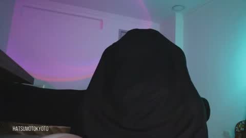 Snapshot of hatsumotokyoto chatting on 10.11.25 More content 2 online show from 10.11.25