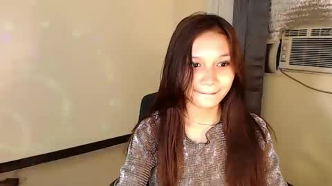 Snapshot of hazel_loves_you143 chatting on 09.16.25 hazel_loves_you143 online show from 09.16.25