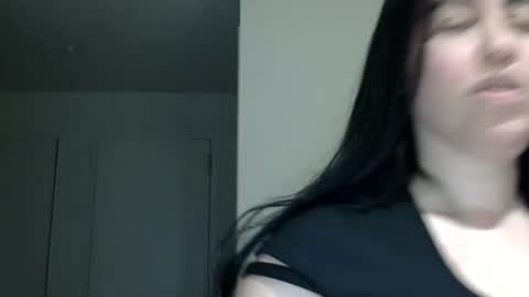 Snapshot of heatwavee chatting on 12.28.24 heatwavee online show from 12.28.24