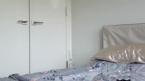 Snapshot of heatwavee chatting on 01.13.25 heatwavee online show from 01.13.25