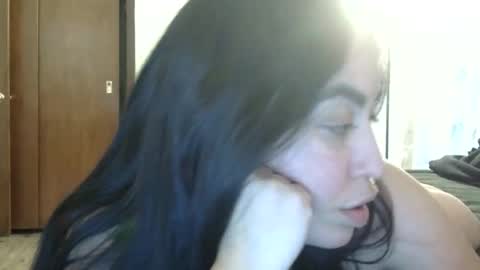 Snapshot of heatwavee chatting on 11.10.25 heatwavee online show from 11.10.25