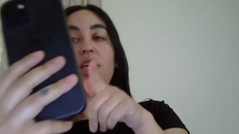 Snapshot of heatwavee chatting on 11.12.25 heatwavee online show from 11.12.25