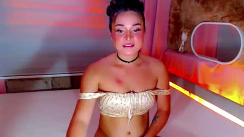 Snapshot of heavenlypleasurexx chatting on 11.08.25 HEAVEN online show from 11.08.25