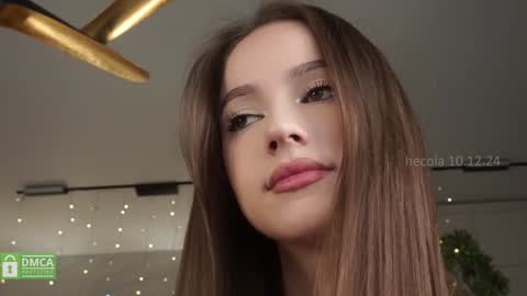 Snapshot of hecola chatting on 12.10.24 Nika next stream 200pm GMT online show from 12.10.24