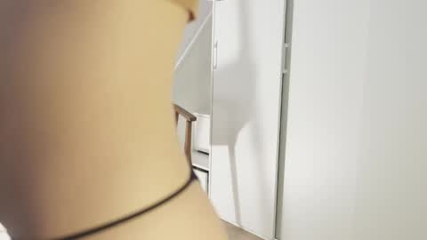 Snapshot of hee_jeen chatting on 12.11.24 Jeen online show from 12.11.24