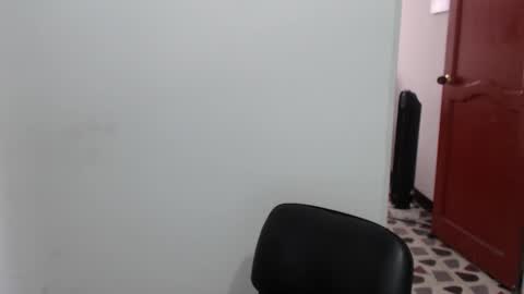 Snapshot of hefesto_69 chatting on 10.25.25 hefesto_69 online show from 10.25.25