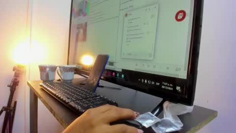 Snapshot of heleenhott_ chatting on 12.20.24 hellen online show from 12.20.24