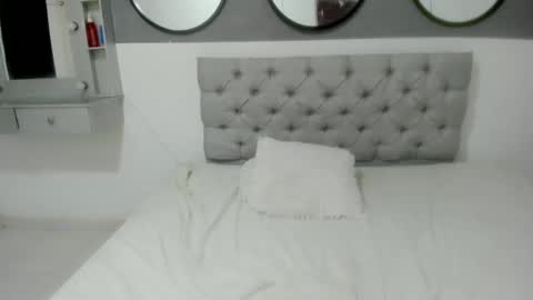 helen_curly online show from 01.24.25