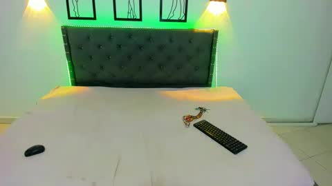 helen_curly online show from 09.19.25