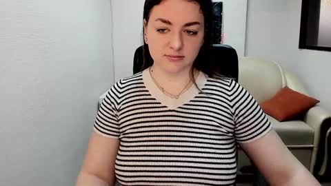 Snapshot of helen_elliot chatting on 01.21.25 Helen Elliot online show from 01.21.25