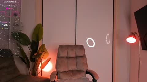 Snapshot of helena_lorente chatting on 12.14.24 Helen online show from 12.14.24