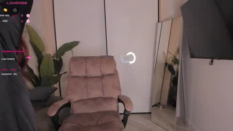 Snapshot of helena_lorente chatting on 10.28.25 Helen online show from 10.28.25