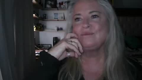 Hunnys Hive online show from 02.24.25