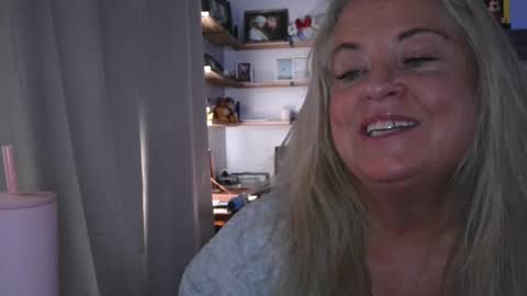 Hunnys Hive online show from 02.25.25