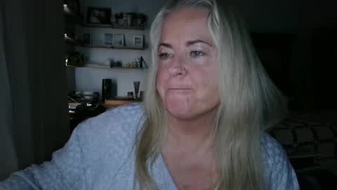 Hunnys Hive online show from 03.05.25