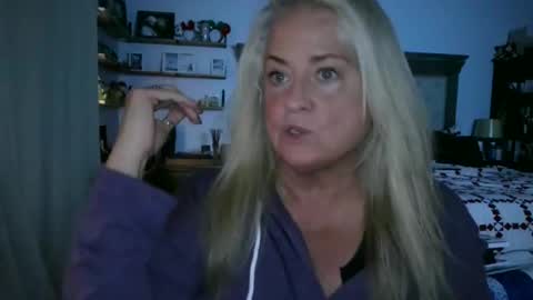 Hunnys Hive online show from 03.11.25