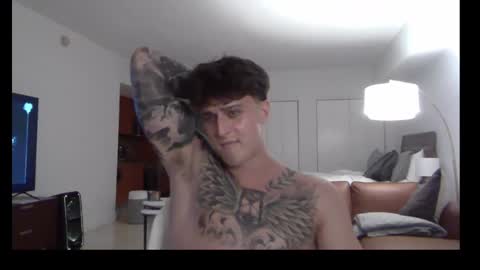 Snapshot of henrydesanti chatting on 09.12.25 henrydesanti online show from 09.12.25