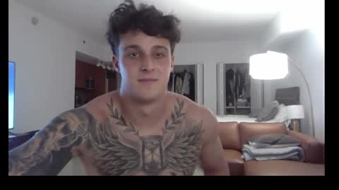 Snapshot of henrydesanti chatting on 09.19.25 henrydesanti online show from 09.19.25
