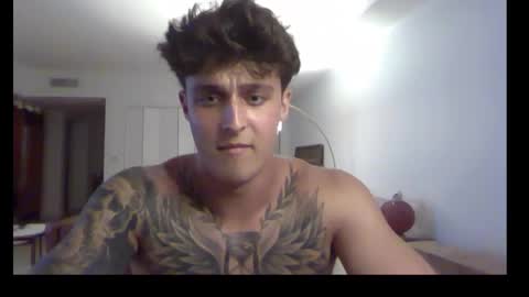 Snapshot of henrydesanti chatting on 10.02.25 henrydesanti online show from 10.02.25