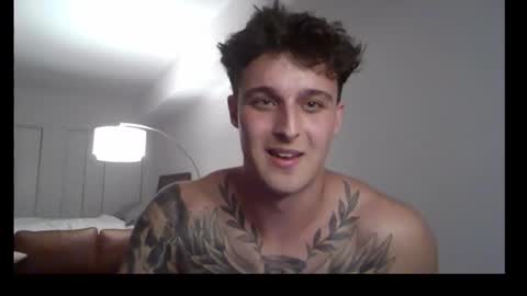 Snapshot of henrydesanti chatting on 10.25.25 henrydesanti online show from 10.25.25