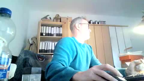 Snapshot of hering76 chatting on 12.31.24 hering76 online show from 12.31.24