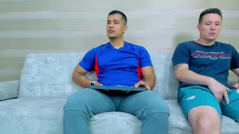 Snapshot of heteros_men chatting on 02.14.25 heteros men online show from 02.14.25