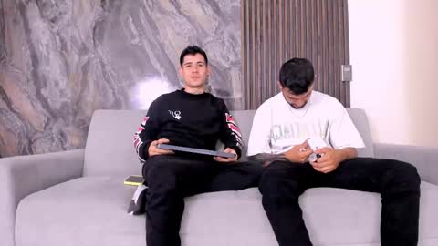 Snapshot of heteros_men chatting on 02.25.25 heteros men online show from 02.25.25