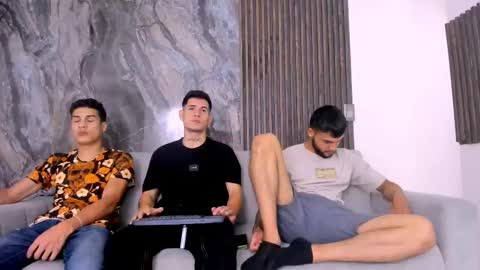 Snapshot of heteros_men chatting on 03.01.25 heteros men online show from 03.01.25