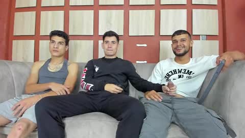 Snapshot of heteros_men chatting on 03.11.25 heteros men online show from 03.11.25
