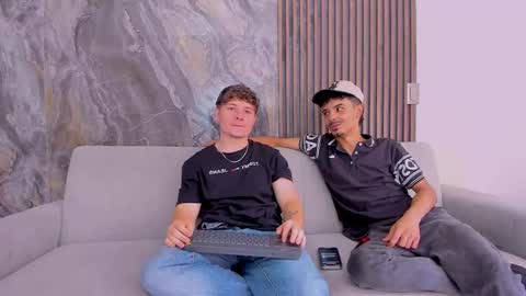 Snapshot of heteros_men chatting on 09.28.25 heteros men online show from 09.28.25