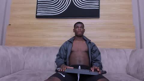 Snapshot of heteros_men chatting on 10.17.25 heteros men online show from 10.17.25
