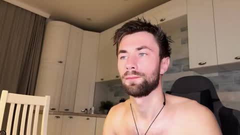 Snapshot of hey_arnold chatting on 11.03.25 Arnold online show from 11.03.25