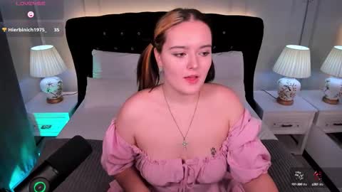Snapshot of heymarybaby chatting on 09.25.25 Amazing Mary online show from 09.25.25