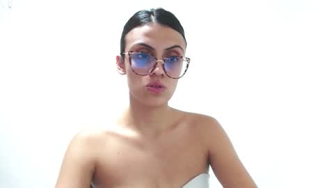 Snapshot of hhayek_eva7 chatting on 01.29.25 Eva online show from 01.29.25