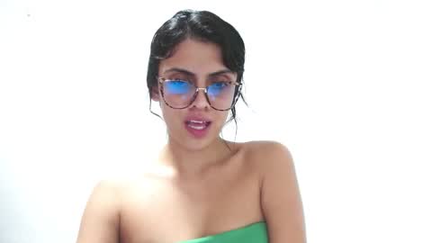 Snapshot of hhayek_eva7 chatting on 01.31.25 Eva online show from 01.31.25