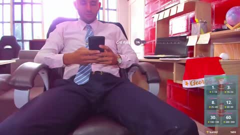 Snapshot of hiddenoffice chatting on 12.23.24 George online show from 12.23.24