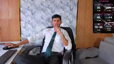 Snapshot of hiddenoffice chatting on 09.13.25 George online show from 09.13.25