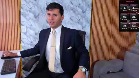 Snapshot of hiddenoffice chatting on 09.20.25 George online show from 09.20.25