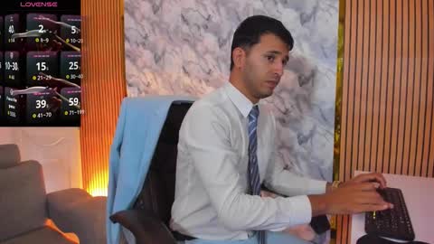 Snapshot of hiddenoffice chatting on 10.08.25 George online show from 10.08.25